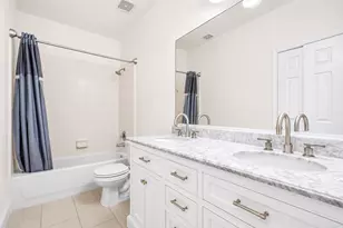 2719 Riverhollow Ln, Sugar Land, TX 77479 - Photo 12