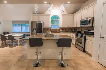 6 Avenswood Place, The Woodlands, TX 77382 - Photo 4