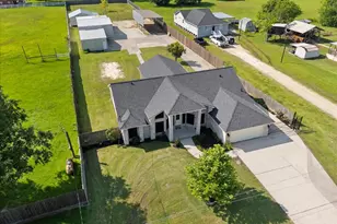 3337 Bridgette Ln, Mont Belvieu, TX 77523 - Photo 4