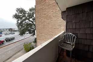 702 N Holiday Dr, Galveston, TX 77550 - Photo 8