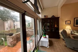 702 N Holiday Dr, Galveston, TX 77550 - Photo 14