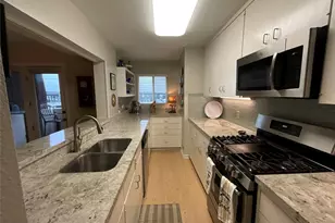 702 N Holiday Dr, Galveston, TX 77550 - Photo 20