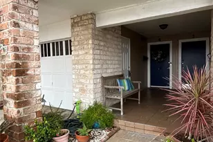 702 N Holiday Dr, Galveston, TX 77550 - Photo 1