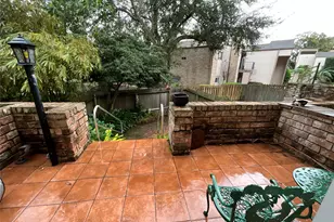 702 N Holiday Dr, Galveston, TX 77550 - Photo 18