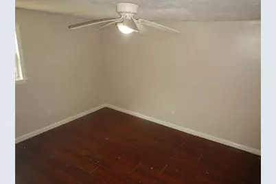 5854 Heron Drive, Houston, TX 77033 - Photo 6