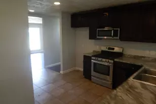 5854 Heron Dr, Houston, TX 77033 - Photo 4