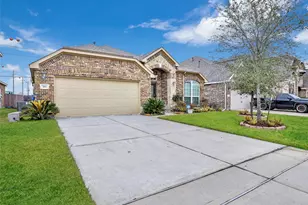 319 American Black Bear Dr, Crosby, TX 77532 - Photo 1