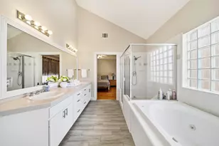 9802 Cynthia Ann Ct, Houston, TX 77025 - Photo 16