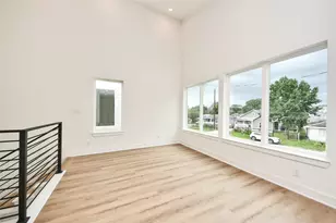 934 South Ln, Houston, TX 77088 - Photo 8