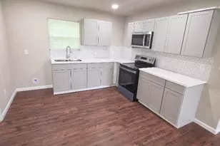 7343 Le Havre Rd, Houston, TX 77033 - Photo 8
