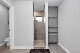1023 S Anderson St, Angleton, TX 77515 - Photo 16