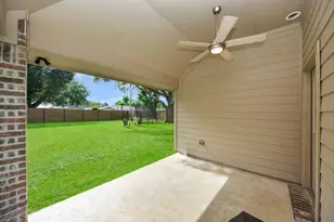 1023 S Anderson St, Angleton, TX 77515 - Photo 18