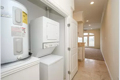 2701 Helena Street #402, Houston, TX 77006 - Photo 10