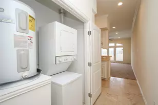 2701 Helena St, Houston, TX 77006 - Photo 10