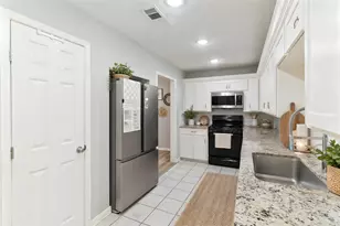 117 Cannon St, Clute, TX 77531 - Photo 10