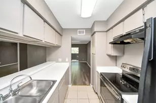3105 Walnut Bend Ln, Houston, TX 77042 - Photo 10