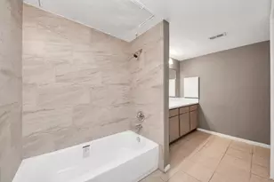 3105 Walnut Bend Ln, Houston, TX 77042 - Photo 20