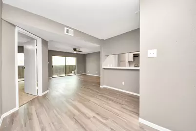 3105 Walnut Bend Ln #32, Houston, TX 77042 - Photo 1