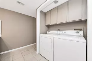 3105 Walnut Bend Ln, Houston, TX 77042 - Photo 18