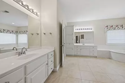 800 W Briarwood Drive, Brenham, TX 77833 - Photo 12
