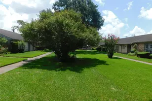 3980 Laura Leigh Dr, Friendswood, TX 77546 - Photo 2