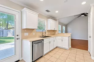 6 Thicket Grove Pl, The Woodlands, TX 77385 - Photo 14