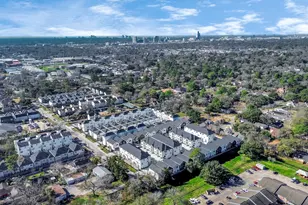 9025 Laverne Oak Ln, Houston, TX 77080 - Photo 32