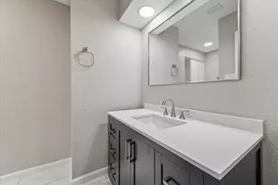 995 Memorial Village Dr, Houston, TX 77024 - Photo 16