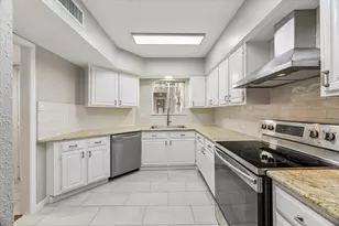 995 Memorial Village Dr, Houston, TX 77024 - Photo 6