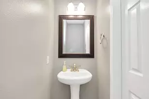 704 Harvard Pointe Dr, League City, TX 77573 - Photo 26