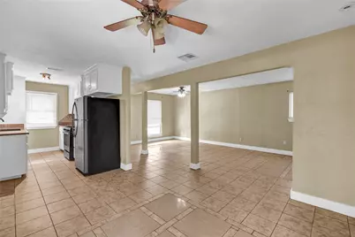 253 N Shanks Street, Clute, TX 77531 - Photo 6