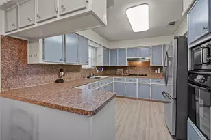 108 Spruce St, Lake Jackson, TX 77566 - Photo 10