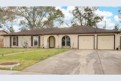 108 Spruce Street, Lake Jackson, TX 77566 - Photo 2