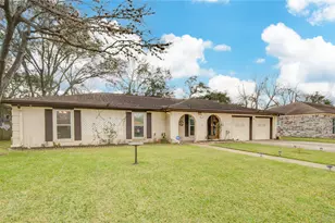 108 Spruce St, Lake Jackson, TX 77566 - Photo 1