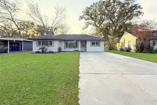 116 Cypress St, Lake Jackson, TX 77566 - Photo 16