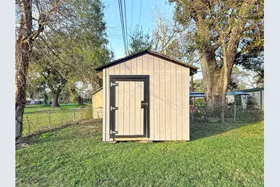 116 Cypress Street, Lake Jackson, TX 77566 - Photo 14