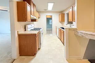 116 Cypress St, Lake Jackson, TX 77566 - Photo 8