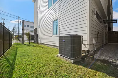 2413 Pease Street, Houston, TX 77003 - Photo 8