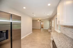 802 Wavecrest Ln, Houston, TX 77062 - Photo 14