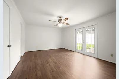10715 Chevy Chase Drive, Houston, TX 77042 - Photo 14
