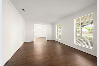 10715 Chevy Chase Drive, Houston, TX 77042 - Photo 6