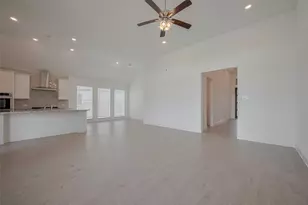 2702 Ballast Grn Dr, Texas City, TX 77568 - Photo 8