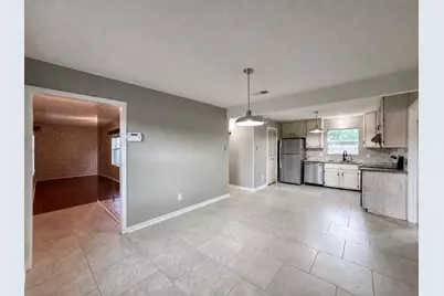2323 37th Avenue N, Texas City, TX 77590 - Photo 12