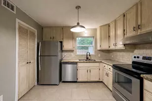 2323 37th Ave N, Texas City, TX 77590 - Photo 10