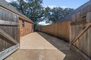 1012 Enchanted Oaks Dr, Angleton, TX 77515 - Photo 42