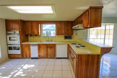 2 Elm Place, Angleton, TX 77515 - Photo 14