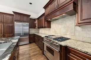 2409 Commonwealth St, Houston, TX 77006 - Photo 4