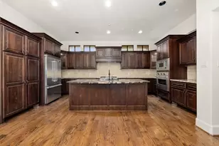 2409 Commonwealth St, Houston, TX 77006 - Photo 2
