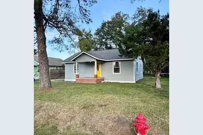 109 Gossett Street, Highlands, TX 77562 - Photo 1