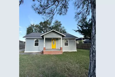 109 Gossett Street, Highlands, TX 77562 - Photo 2